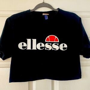 Ellesse Womens size Small Crop Tshirt Black. Basketball